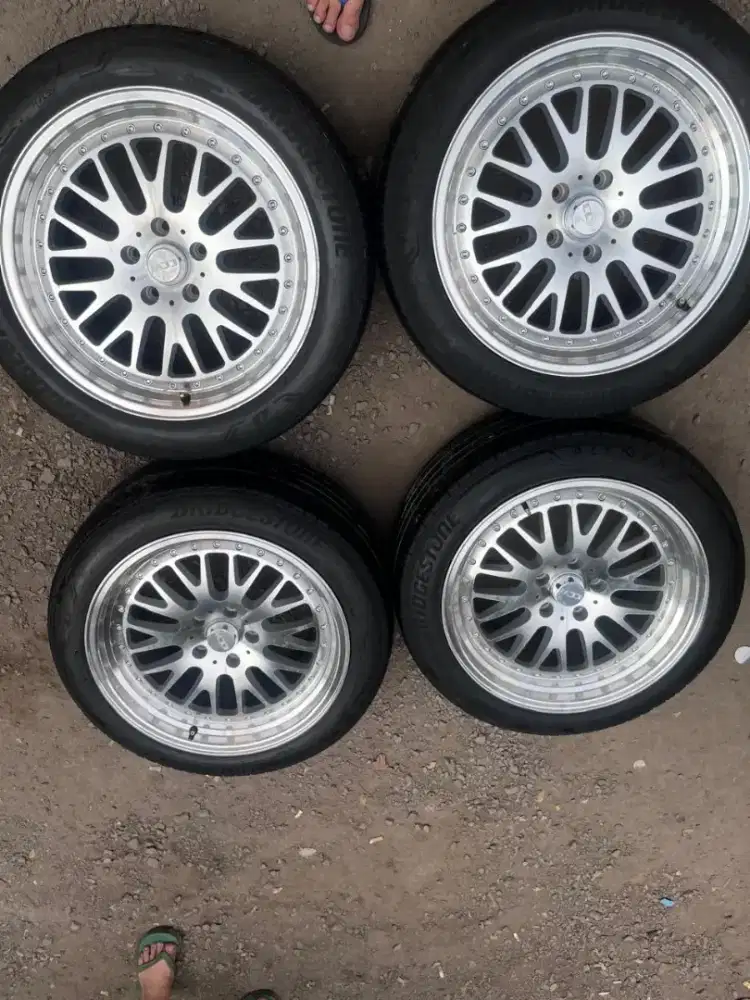 Velg CCW ring 18 lebar 8-9 pcd 5x114,3 ET 40 ban 225/50 R18 4pcs