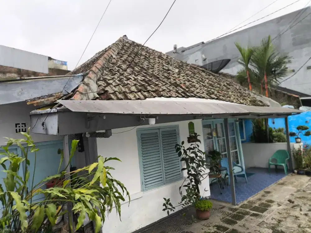 JARANG ADA.  DITENGAH KOTA BANDUNG  Rumah klasik terawat di pusat kota sayap pagarsih