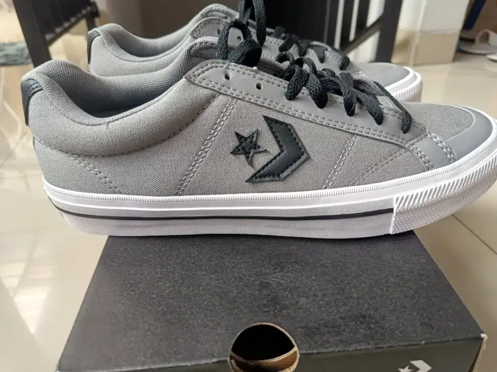 Dijual !  Sepatu Converse classic Grey casual size 44