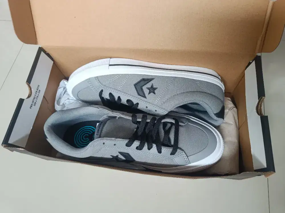 Dijual !  Sepatu Converse classic Grey casual size 44