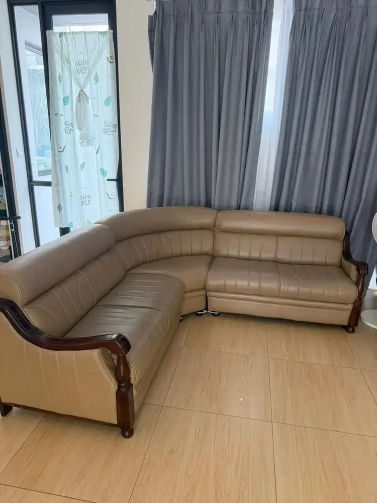 Sofa sudut warna krem