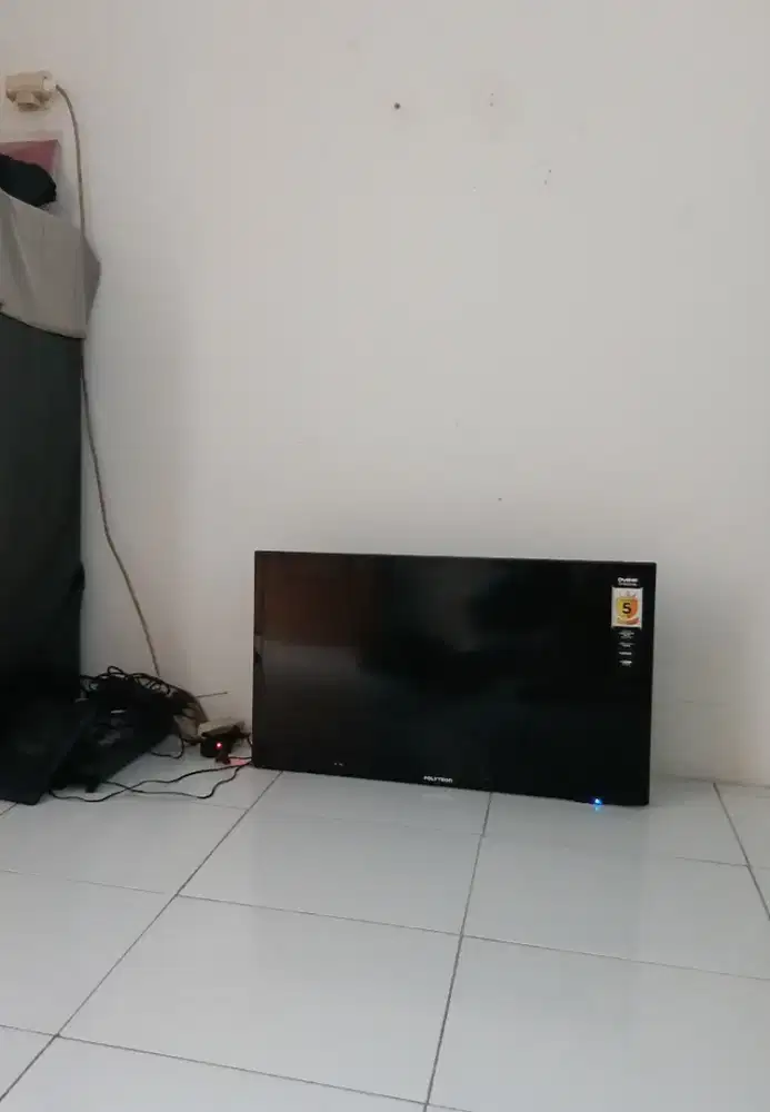 TV Polytron 32 inci & speaker polytron