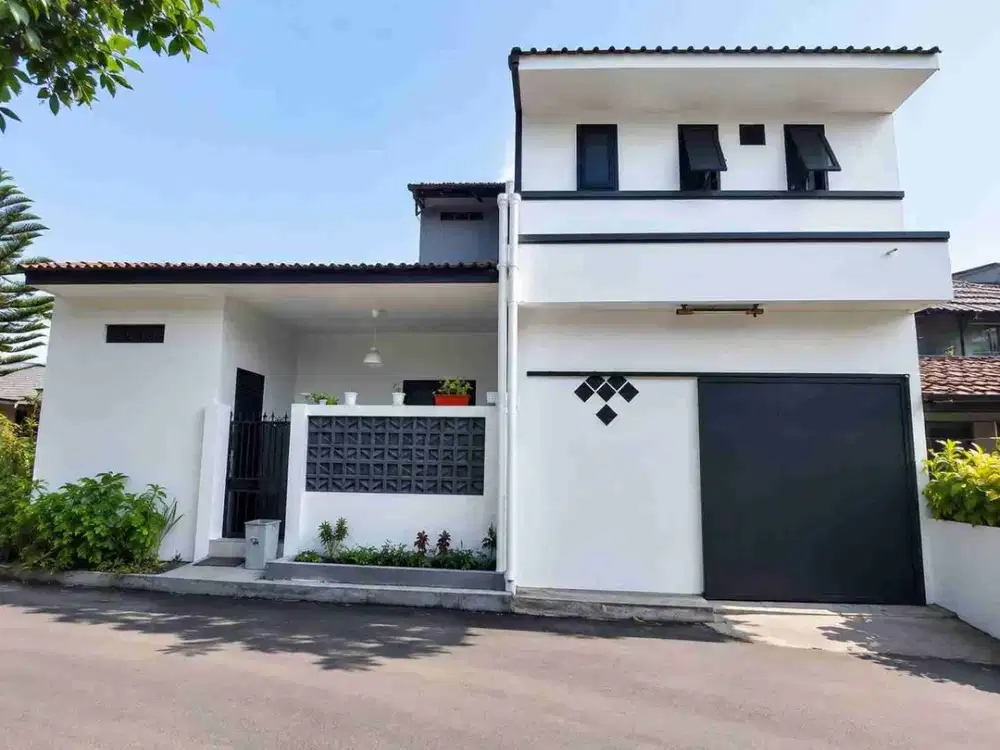 Dijual Rumah 2 Lantai Siap Huni di Komplek Nata Endah Kopo Bandung