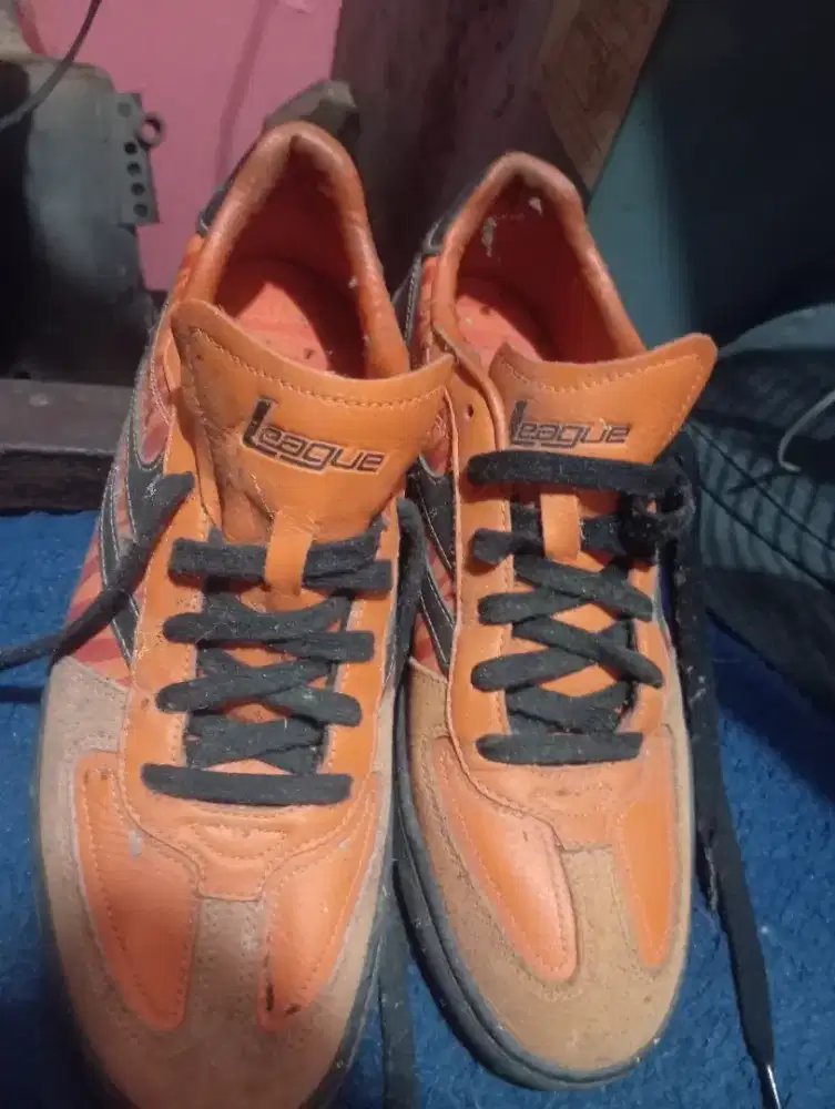 Sepatu orens persija