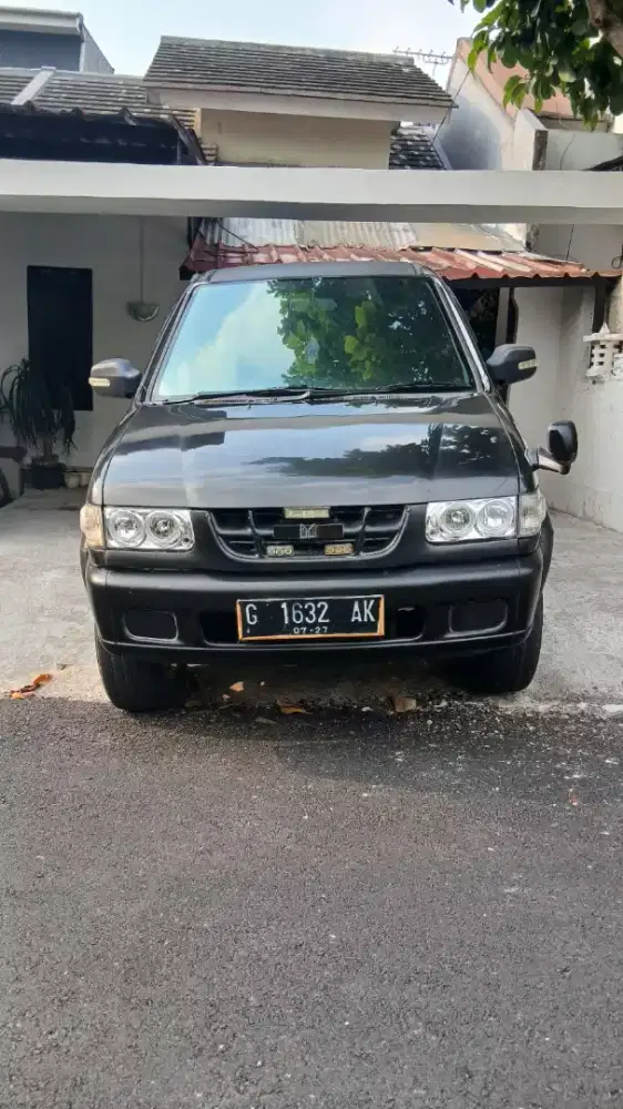 Isuzu Panther LM 2004
