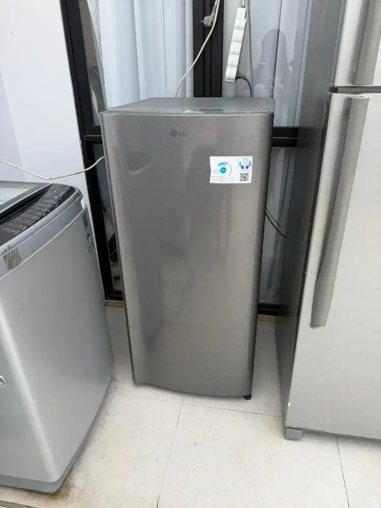LG 1 Pintu model GN-Y201CLAR berwarna silver