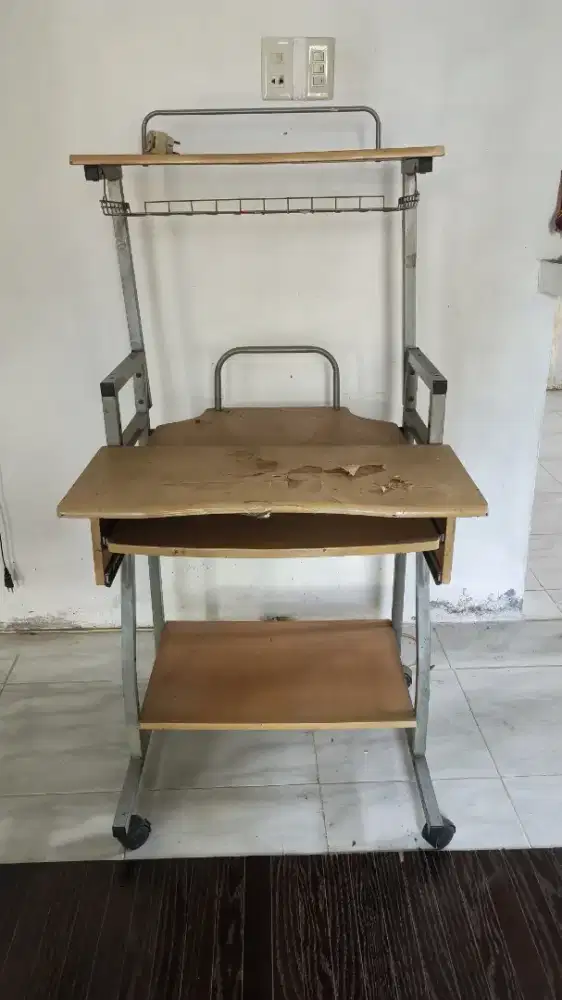 Meja belajar/komputer