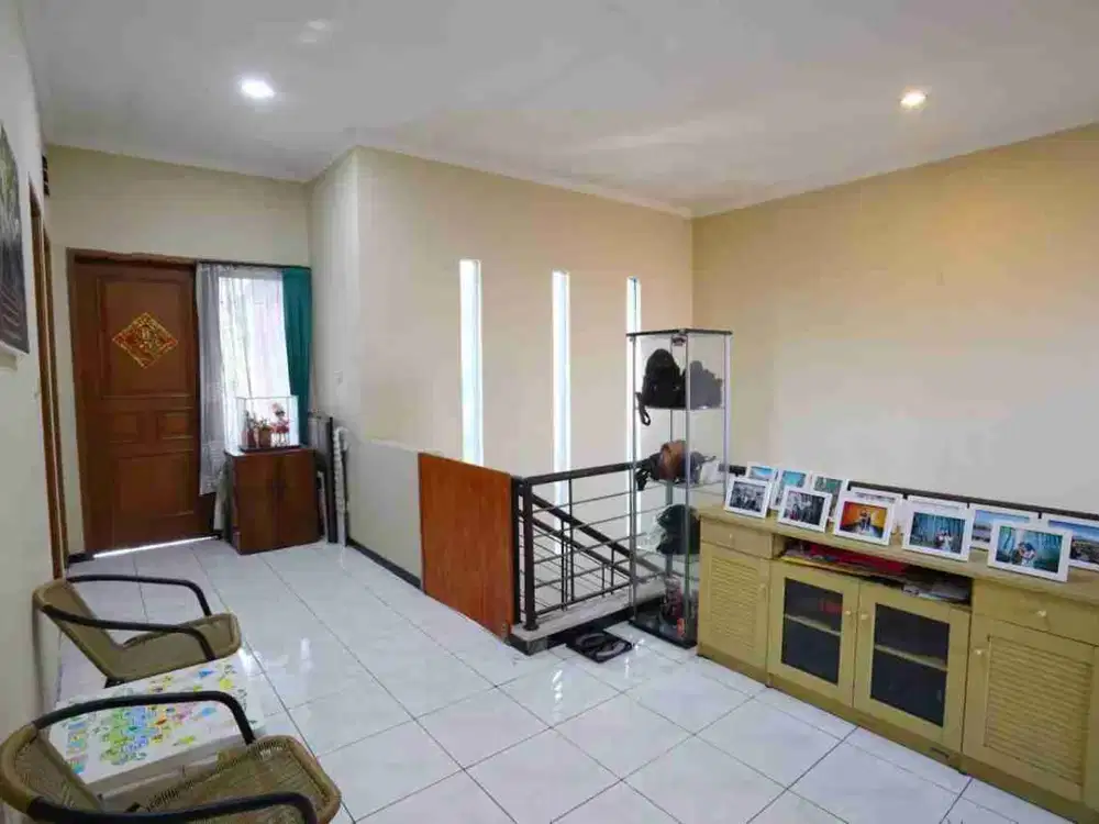 rumah bagus terawat luas 200 di sayap BKR regol.