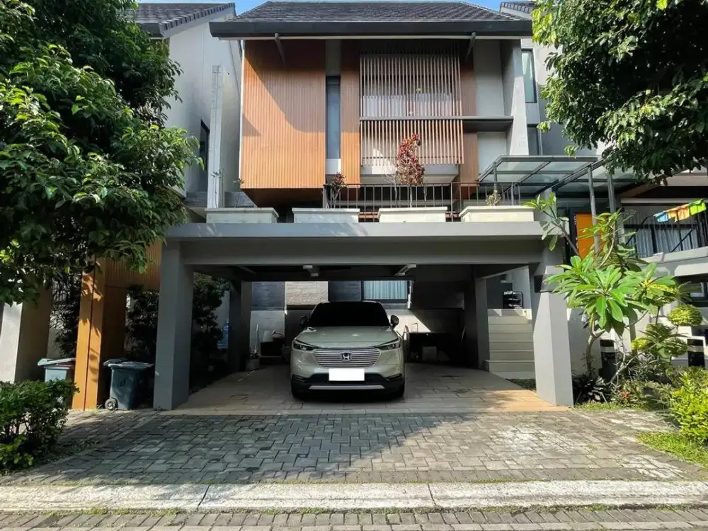 Rumah 2 lantai 4+1 kamar attic room siap huni di Caelus