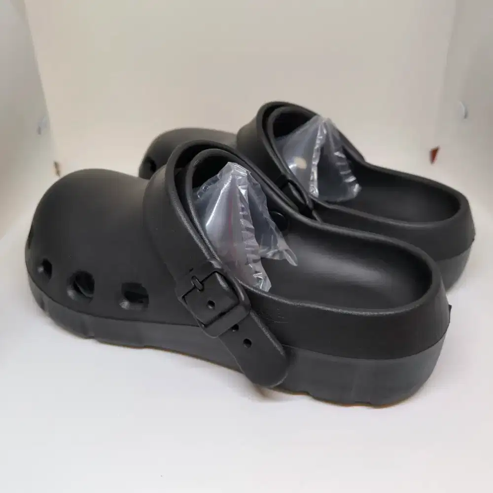 Sandal Hitam Slop