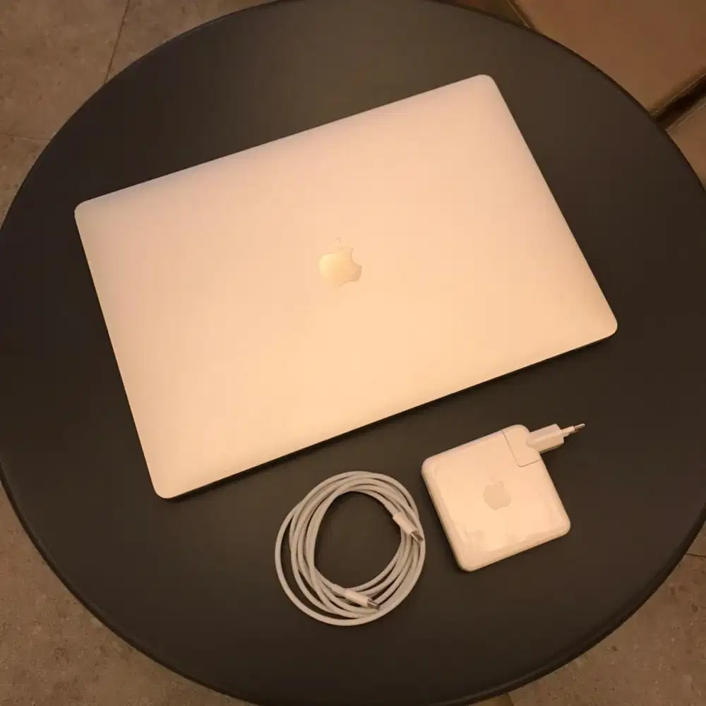Macbook Pro 16 ibox 512GB Dual VGA Like New Ungregistered