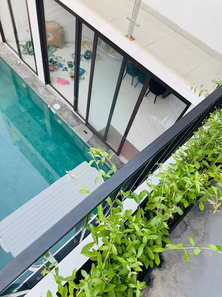 DISEWAKAN RUMAH 2 LT dg SWIMMING POOL FULL FURNISHED