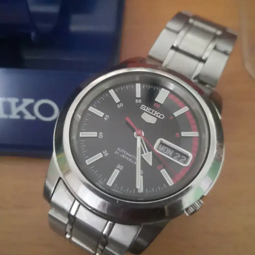Jam tangan Seiko SNKK31 black dial