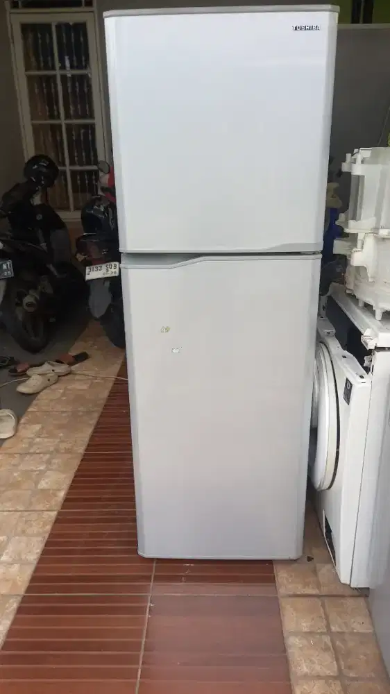 Kulkas Toshiba Normal