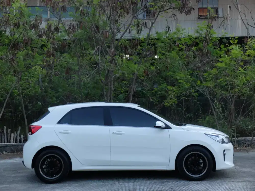 KIa Rio 1.4 AT YB 2020 2021 sunroof