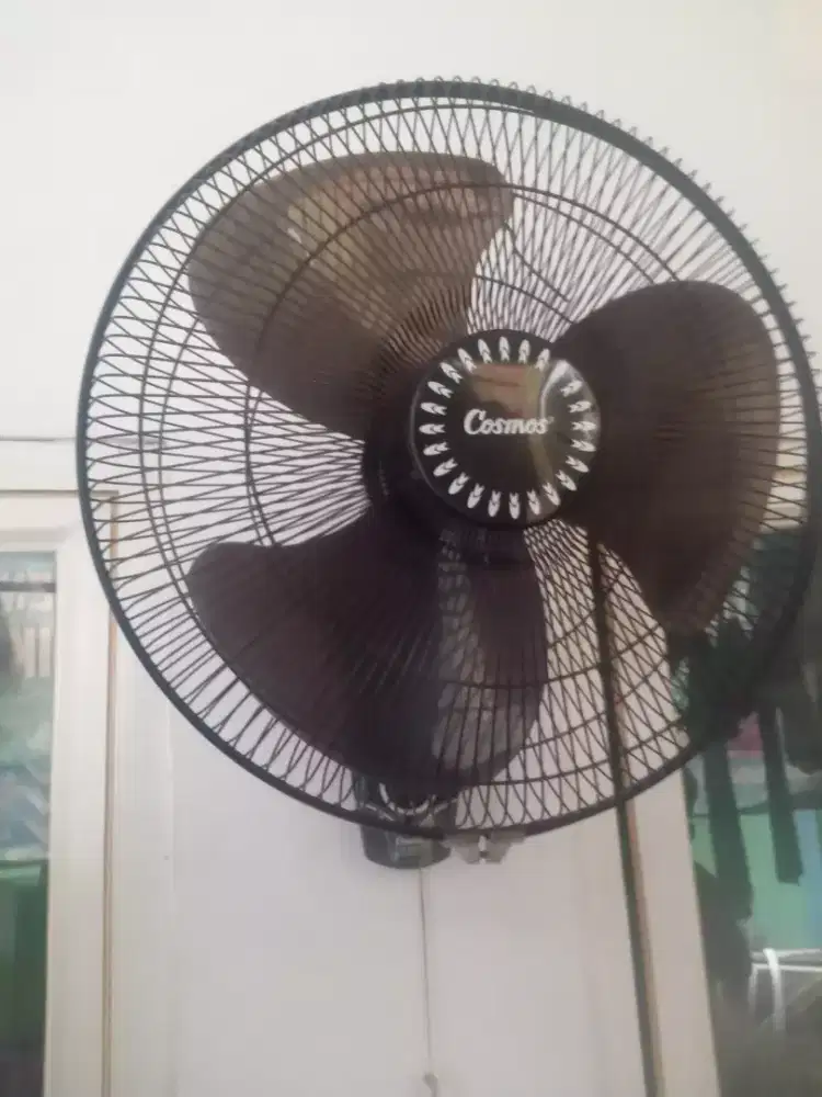 Kipas angin dinding 16 inch merk cosmos normal siap pakai nego tipis