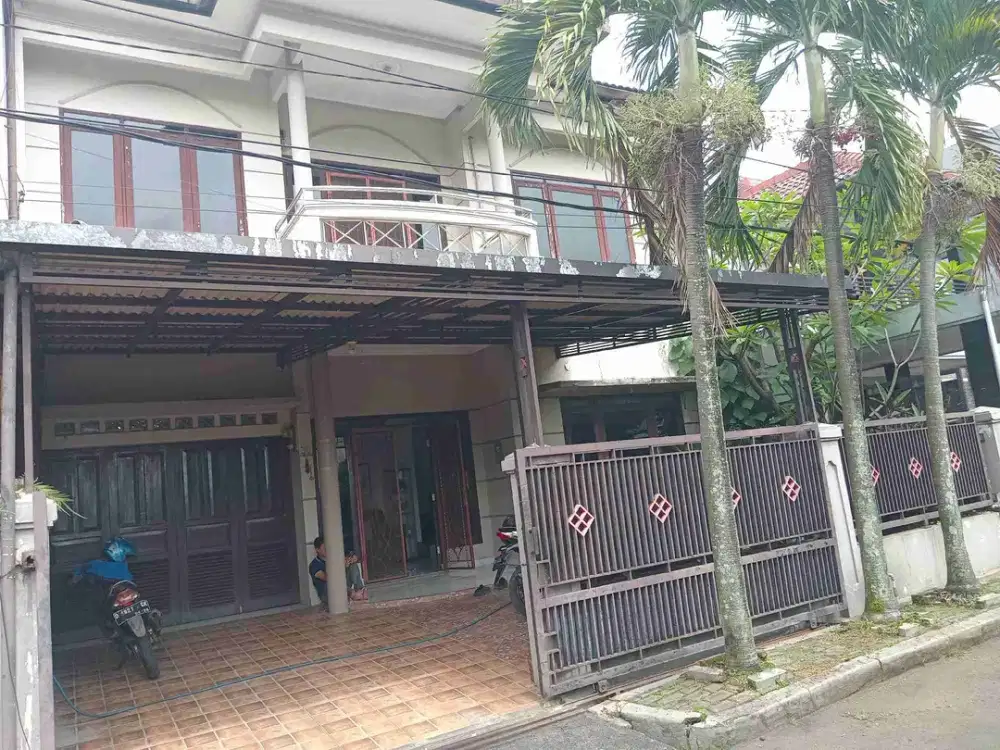 rumah bagus terawat luas 170 di komplek istana kawaluyaan