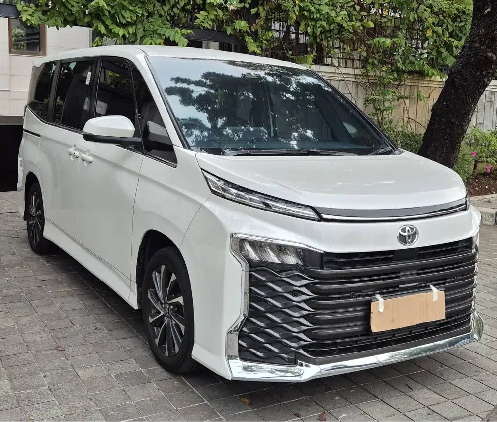 toyota voxy tss 2022 like new