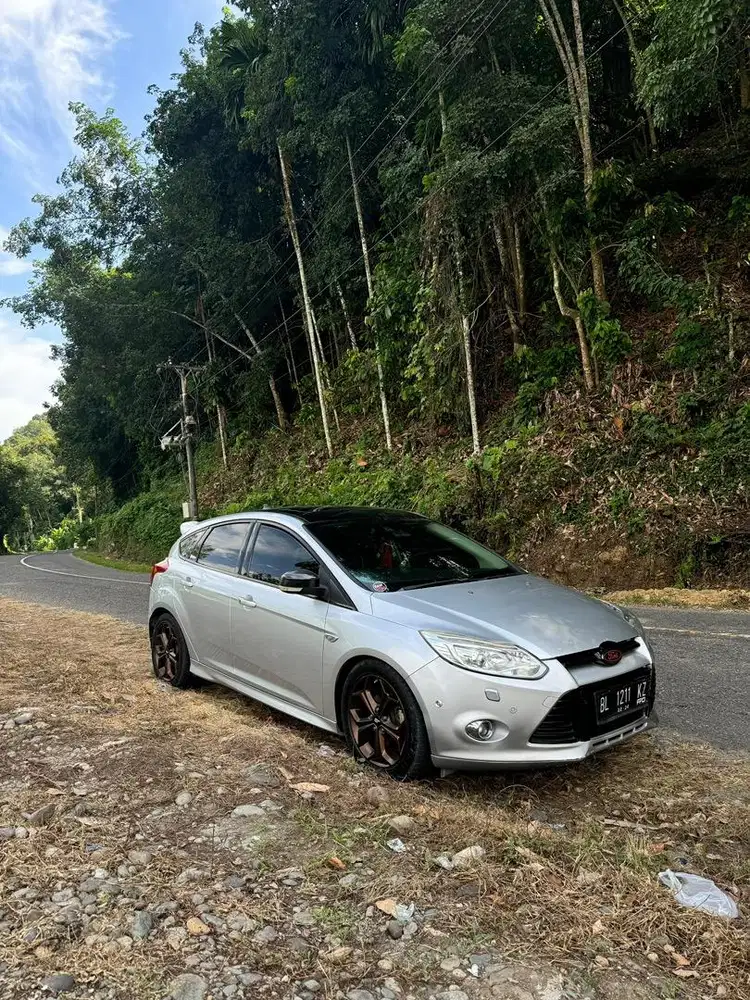 jual mobil ford focus 2.0 2012