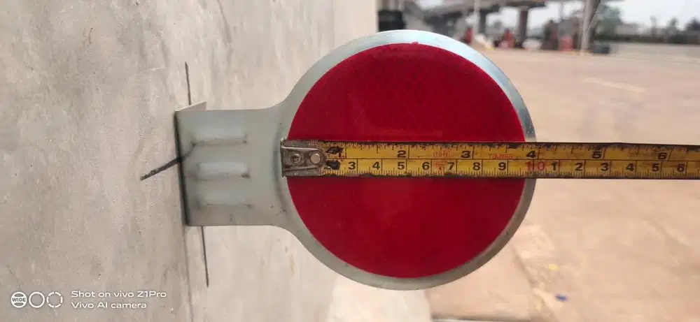 Reflektor Mata Kucing jalan tol
