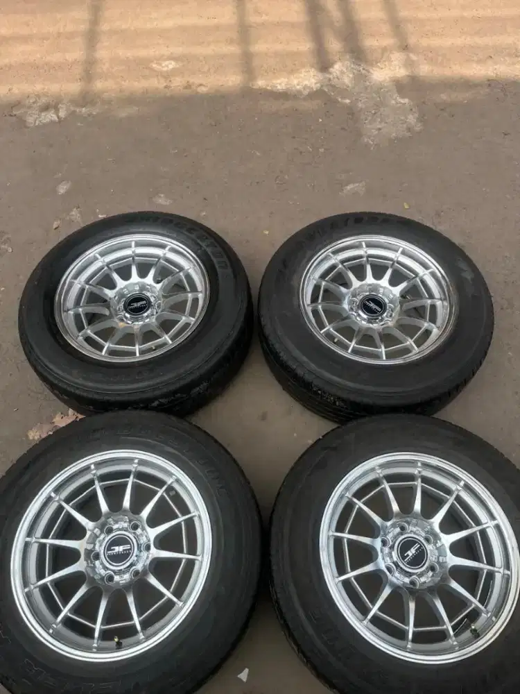 Enkei spider ring 18 lebar 9 pcd 6x139,7 ET 0 ban 265/60 R18 Fortuner