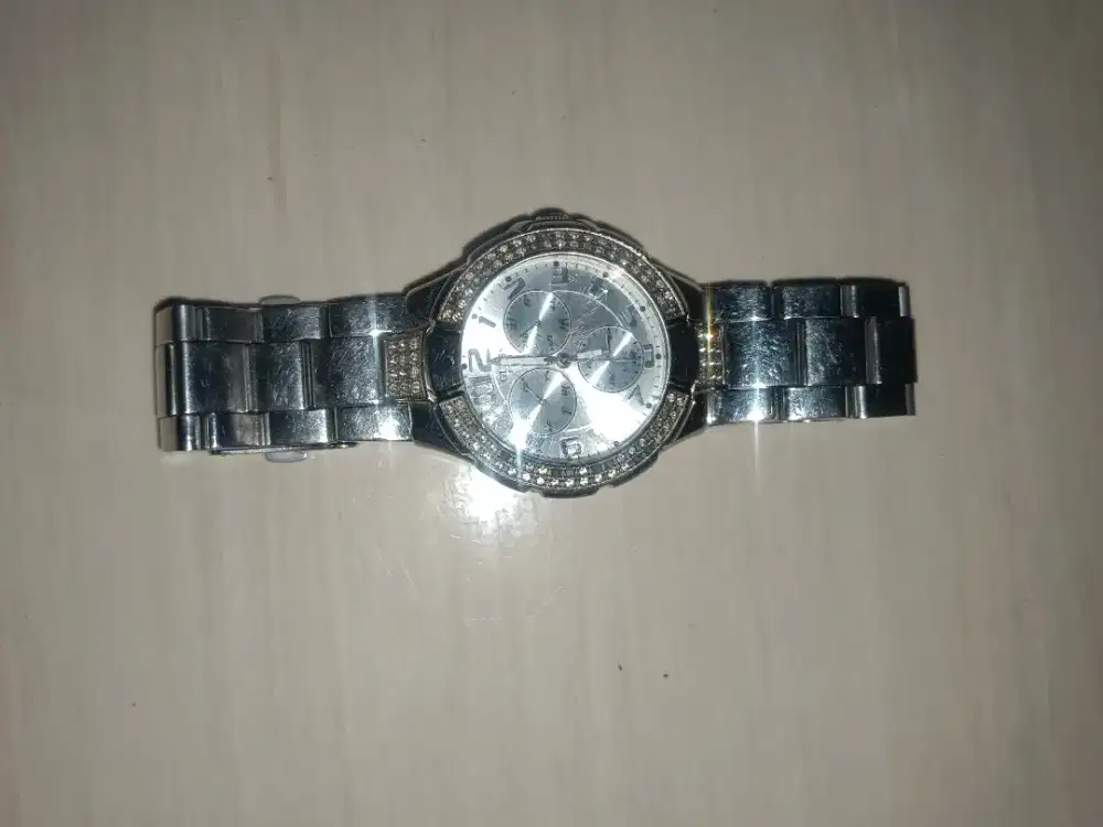 Jam guess wanita ori