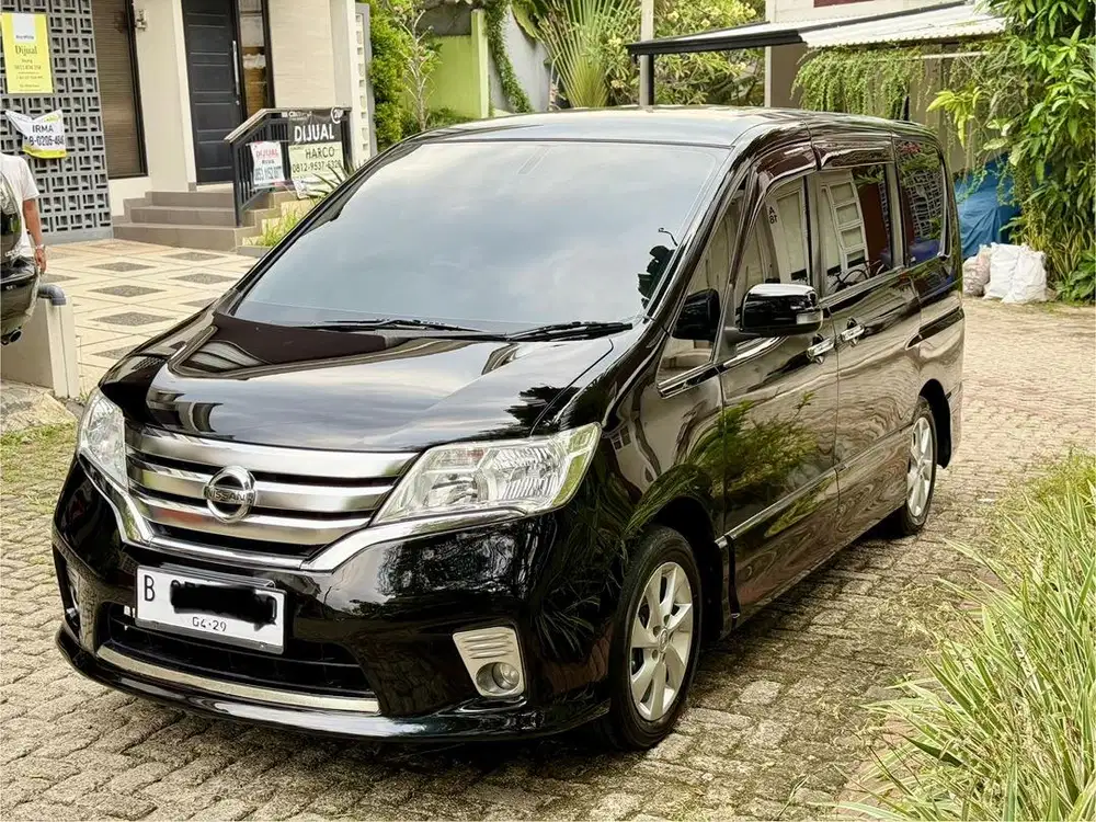 (CASH MURAH) Nissan Serena HWS 2014 AT. Like New