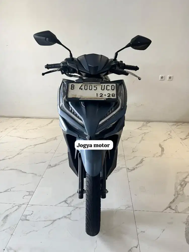 1 - Honda Vario 125 Keyless Tahun 2023