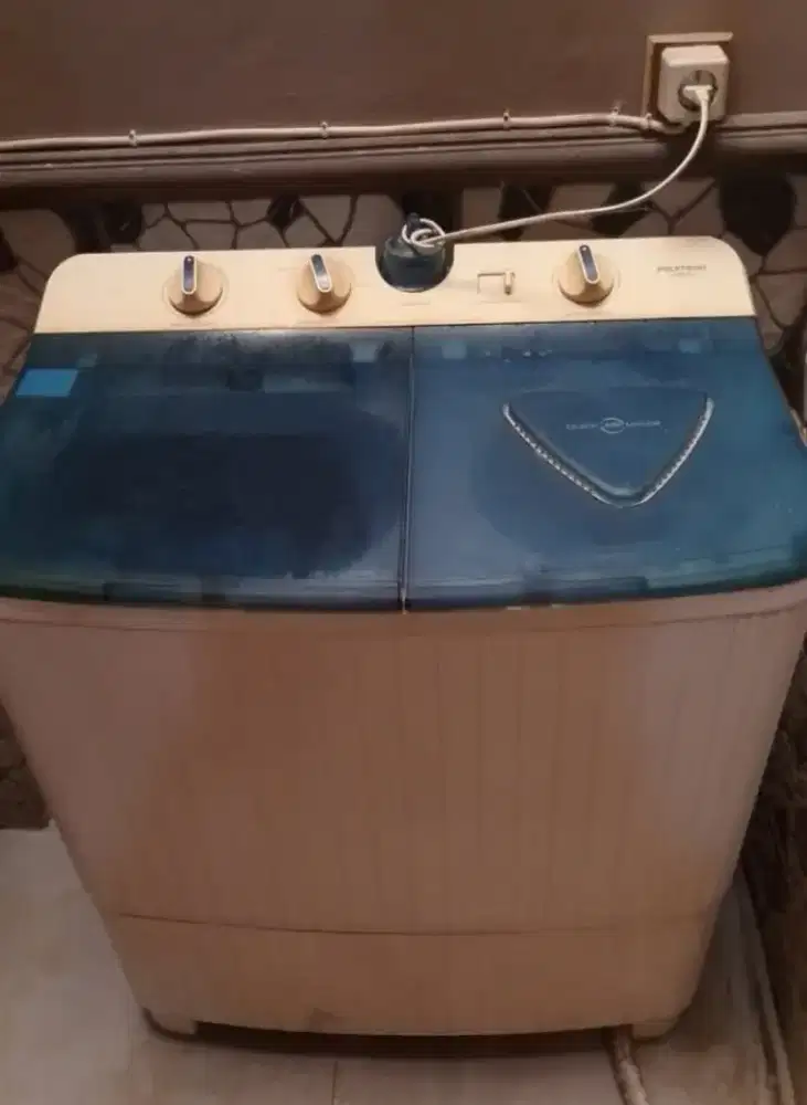 Mesin cuci bekas second dua tabung merek polytron