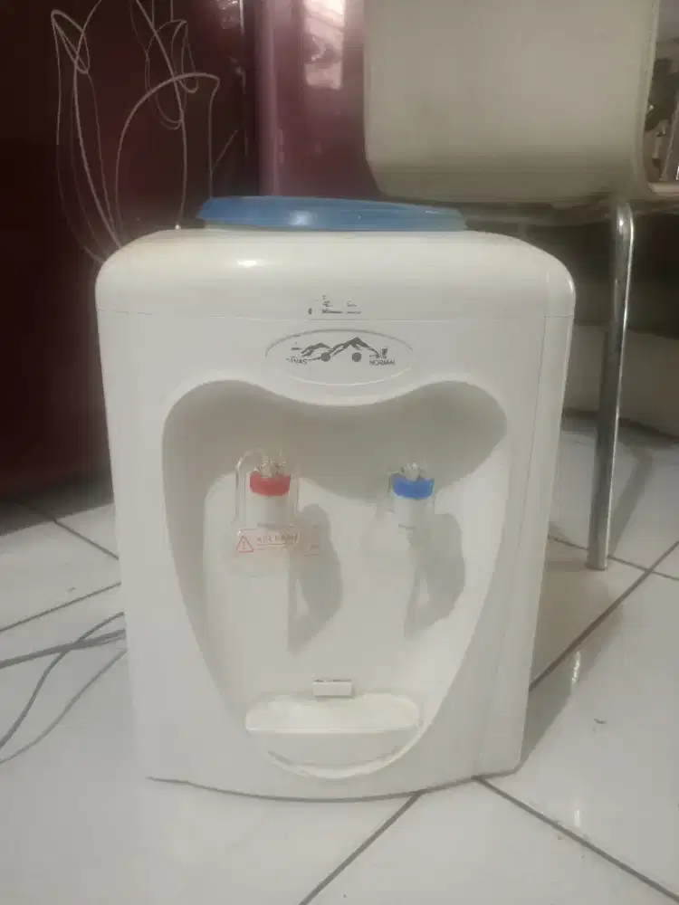 Dispenser Mini Putih Biru Bekas Normal – Dijual Cepat Karena Pindahan!