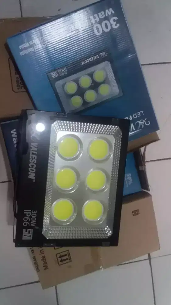 Lampu sorot 300 watt putih