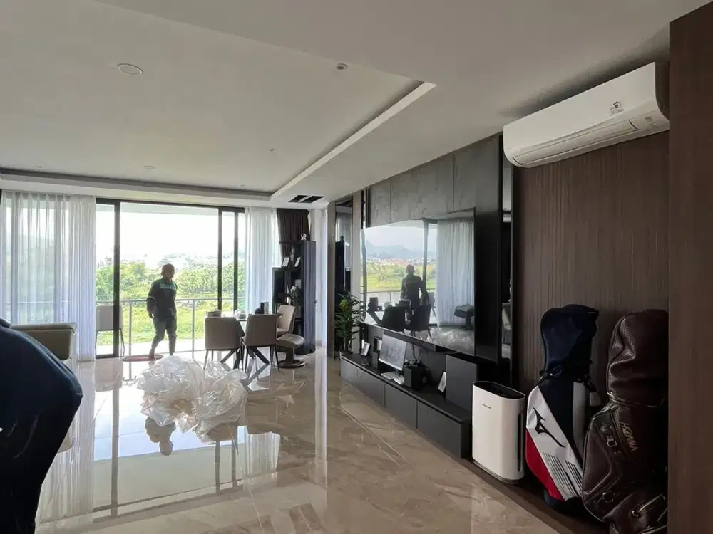 Rumah Cantik Modern Dengan Kolam Renang di Kumalasinta KBP