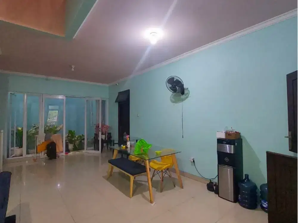Jual Rumah di Kebon Jeruk Jakarta Barat - Luas Tanah 149 m2 Luas Bangunan 299 m2