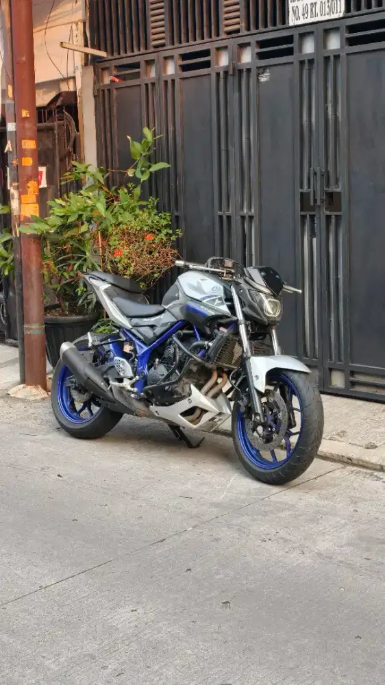 Yamaha MT25 biru silver 2015