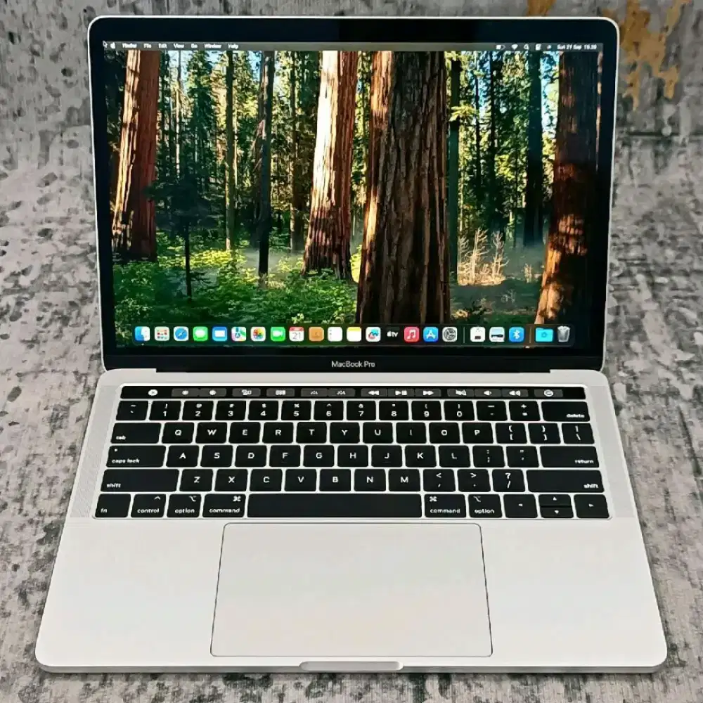 MacBook Pro TouchBar 13 2017 Core i5 8GB 256GB Silver Colour Like New