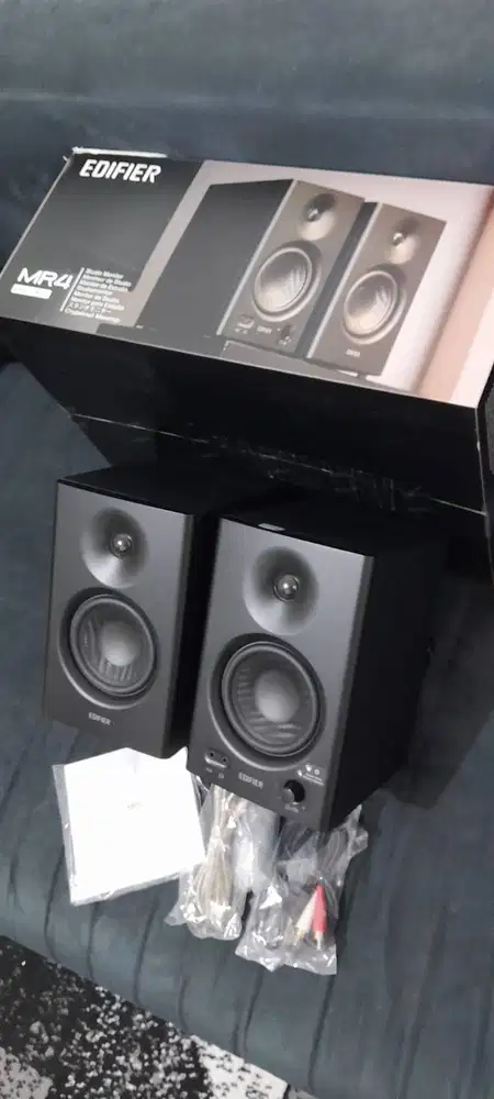Edifier MR4 MR 4 Studio Monitor Speaker Nearfield 4 Inch 42W Like New