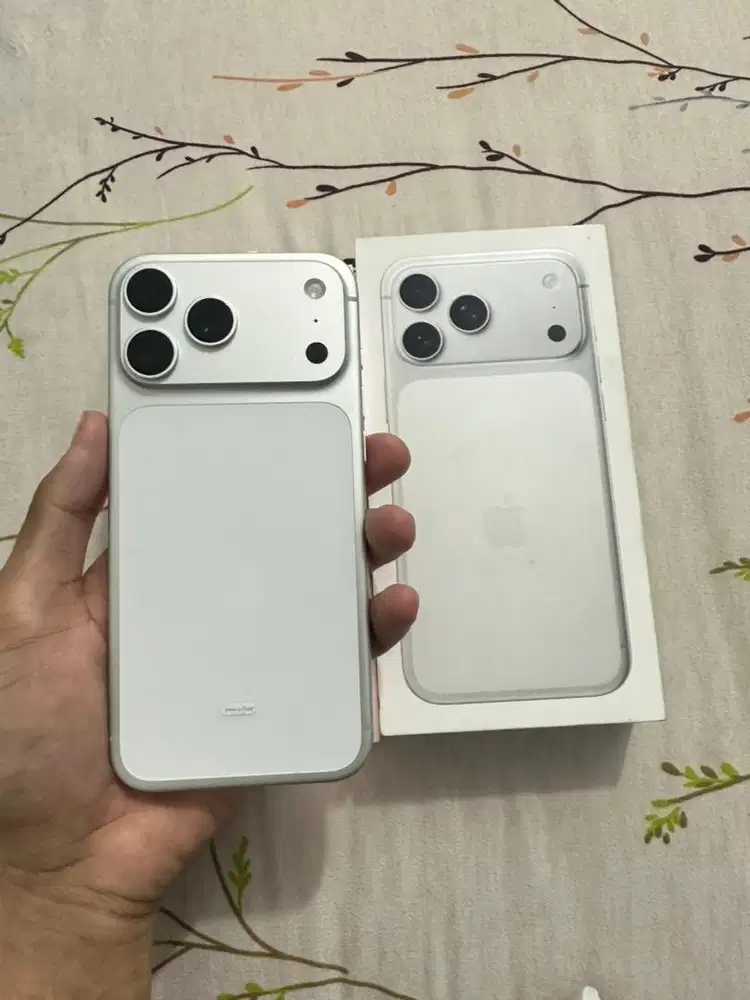 Iphone 17 Promax 256gb Silver Resmi IBOX Garansi On Maret 2027 Fullset