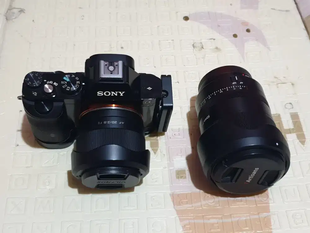 Sony a7 dan lensa fix 2pcs