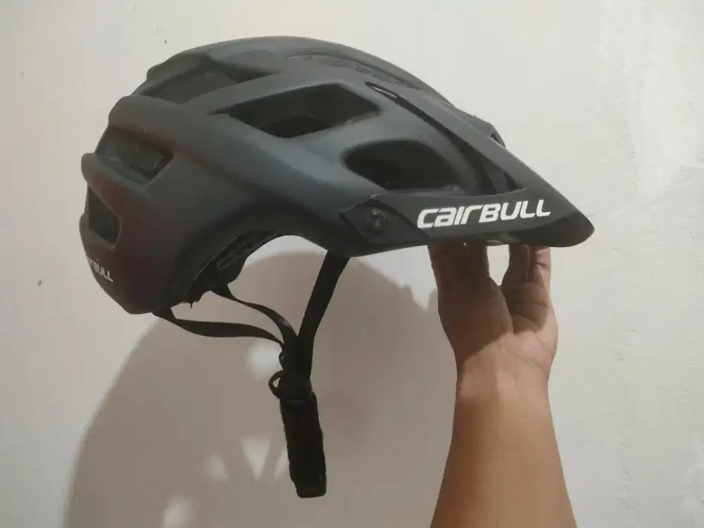 Helm sepeda baru belum di pakai