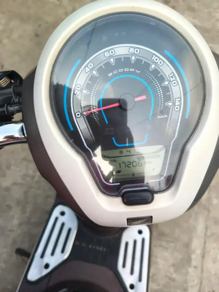 HONDA SCOOPY PRESTIGE WHITE 2024