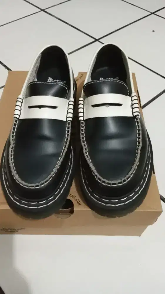 Sepatu Wanita Docmart