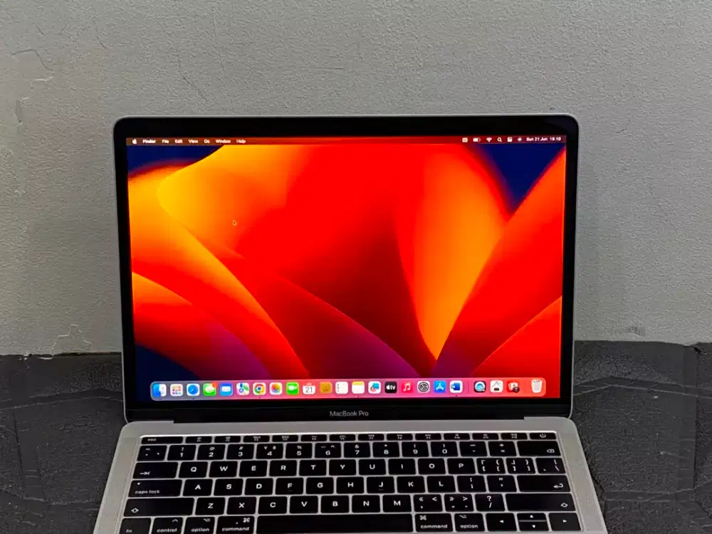 Macbook Pro 13-inch 2017 intel core i5  RAM 8 GB SSD 256 GB