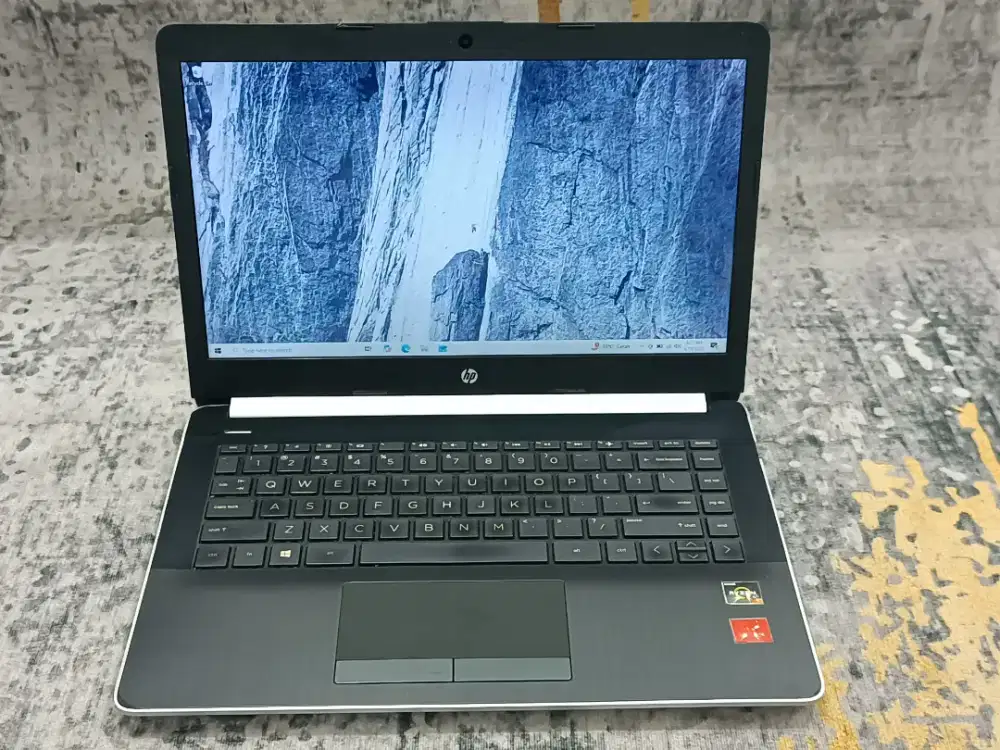 HP 14 Ryzen 5-2500U 8GB 512GB Radeon Vega 8 Graphics Like New