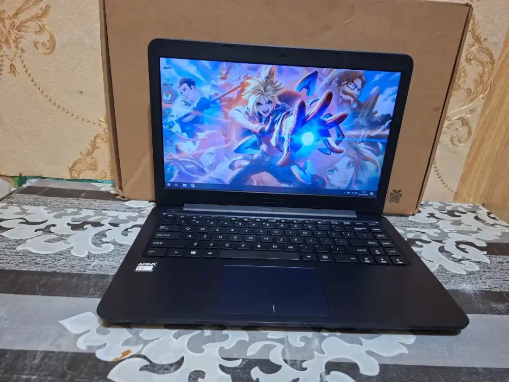 Laptop Asus E402YA
