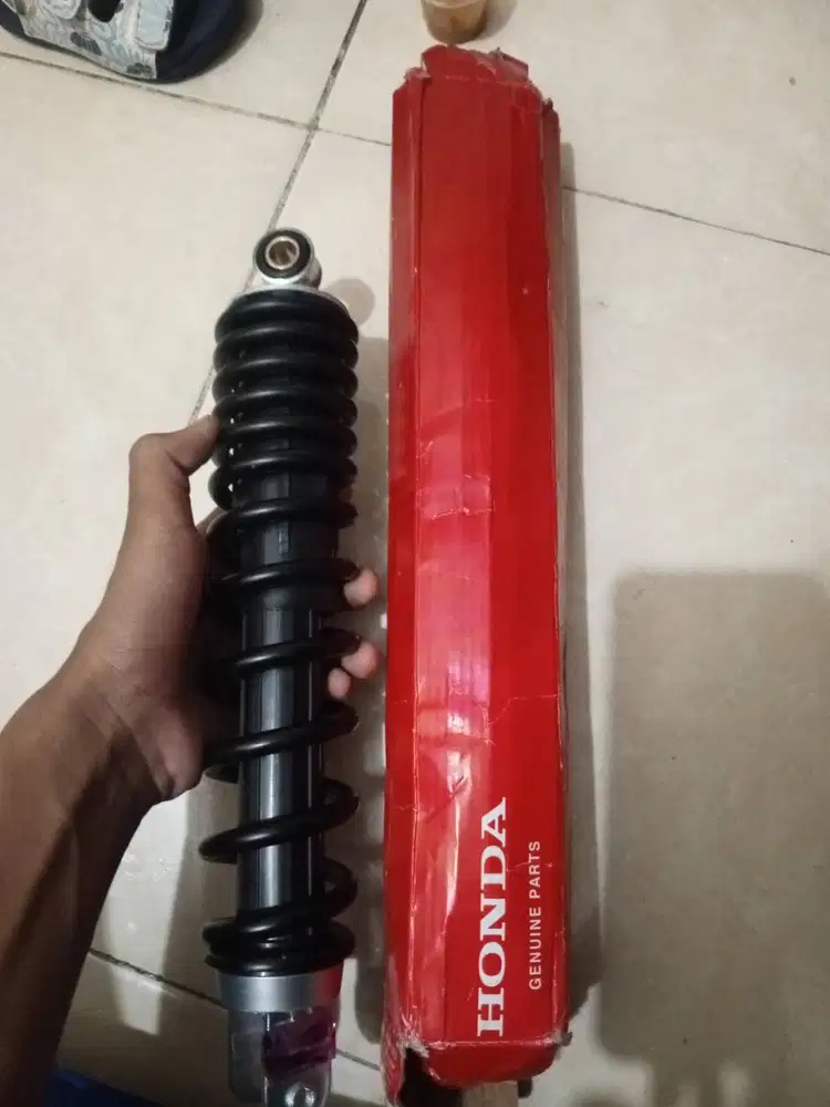 shockbreaker belakang asli Honda (Honda Genuine Parts)