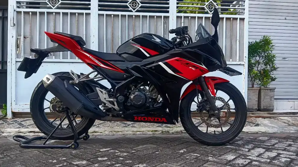 Super istimewah HONDA NEW CBR 150R 2020 ABS.seri tertinggi