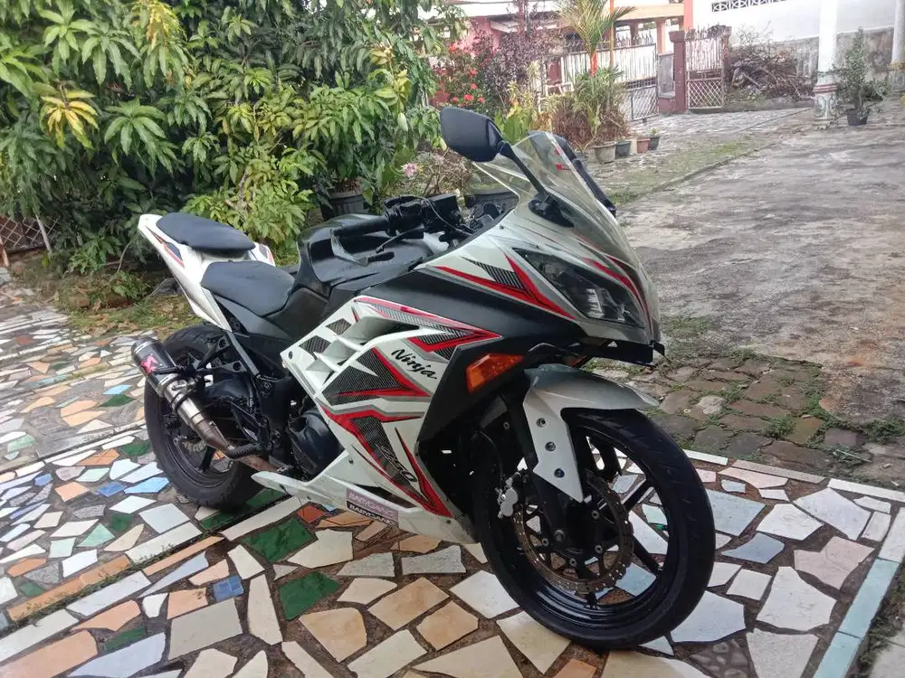 Kawasaki ninja 250 karbu tahun 2010
