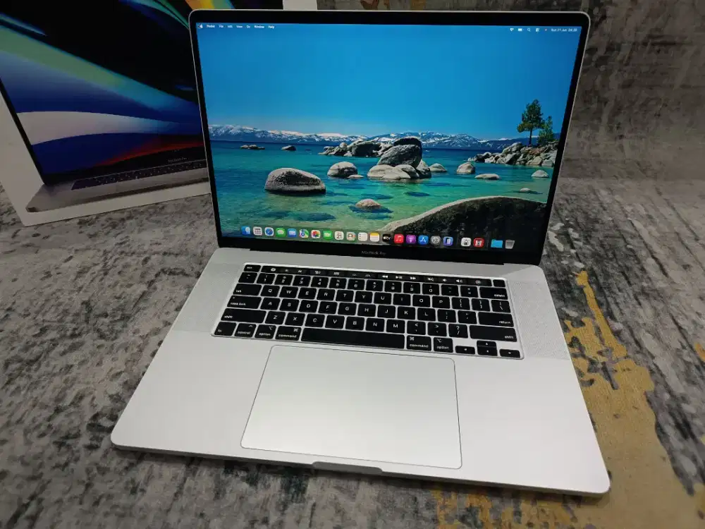 MacBook Pro TouchBar 16 2019 i7 16GB 512GB AMD Radeon Pro 5300M 4GB