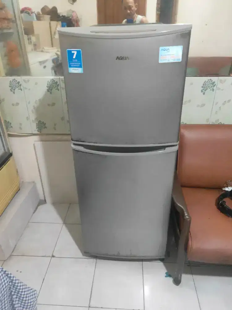 Kulkas bekas merk Aqua
