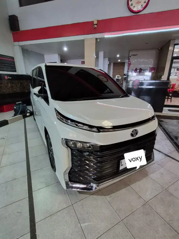 DIJUAL CEPAT KARENA PINDAH PRAKTEK - Toyota Voxy 2024